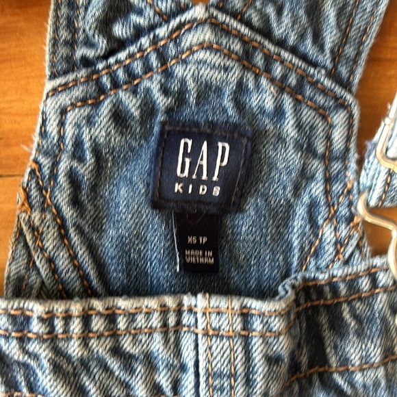 Gap kids denim overalls - Picture 2 of 4